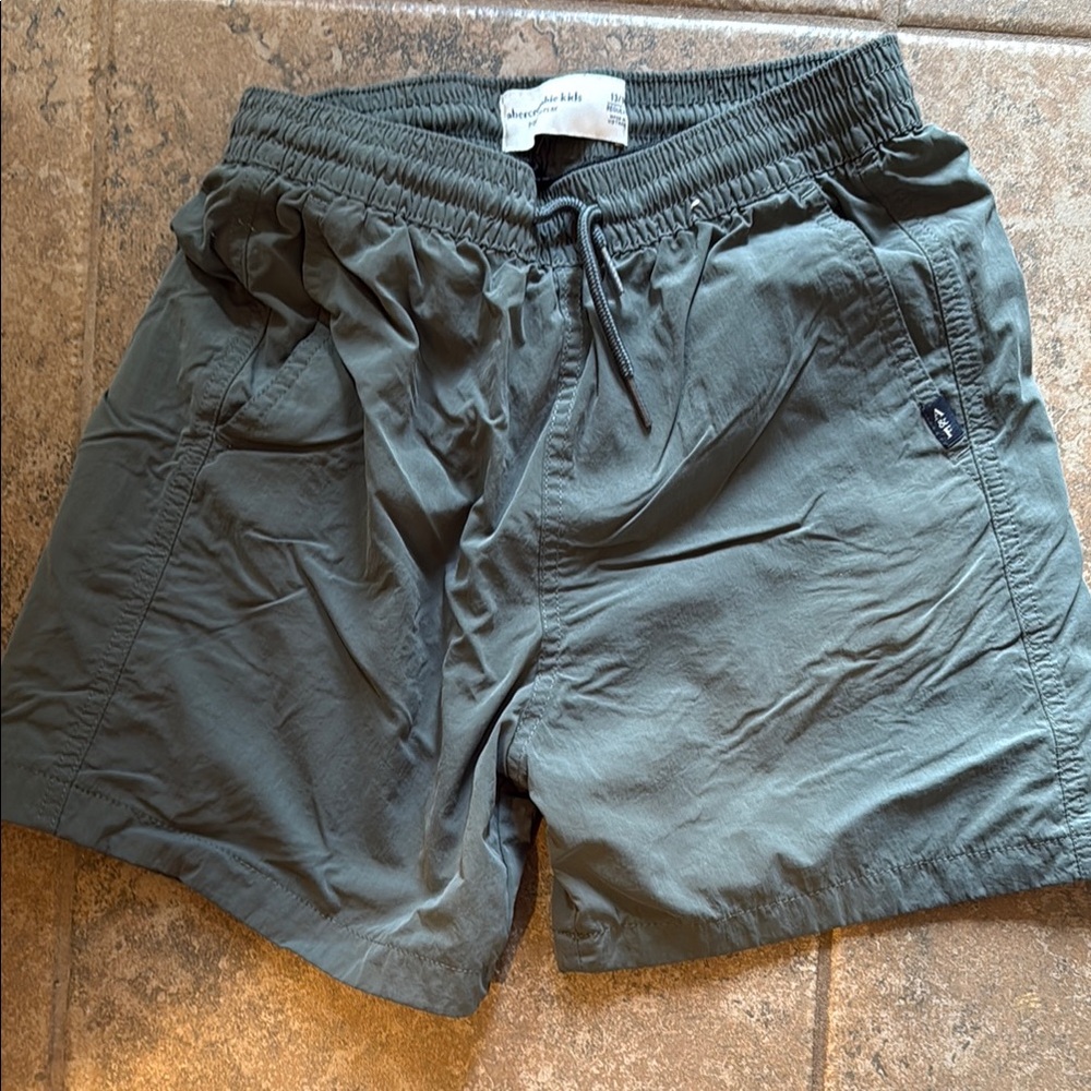 abercrombie kids Boy's 13/14 Green Shorts